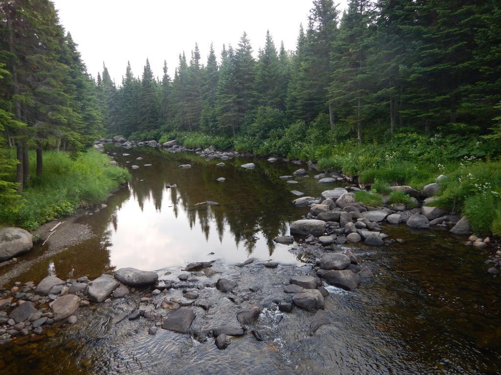 Willa Aux Tipis De La Riviere Sauvage Saint Romain Zewnętrze zdjęcie