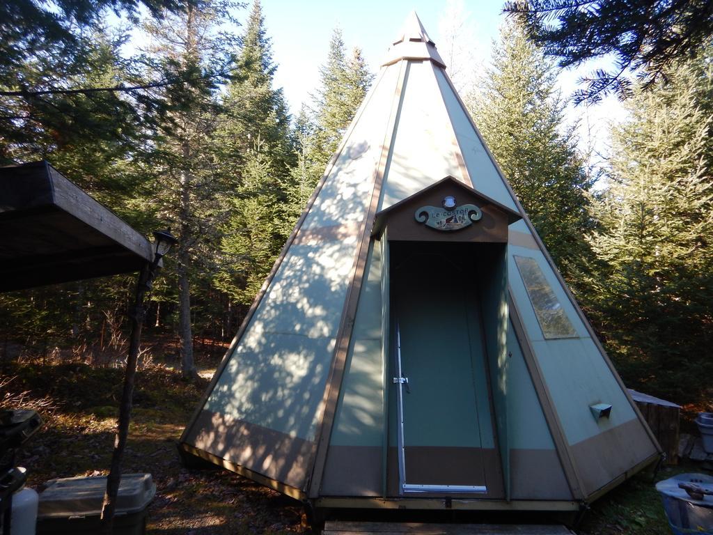 Willa Aux Tipis De La Riviere Sauvage Saint Romain Zewnętrze zdjęcie