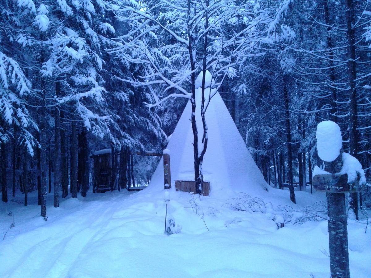 Willa Aux Tipis De La Riviere Sauvage Saint Romain Zewnętrze zdjęcie