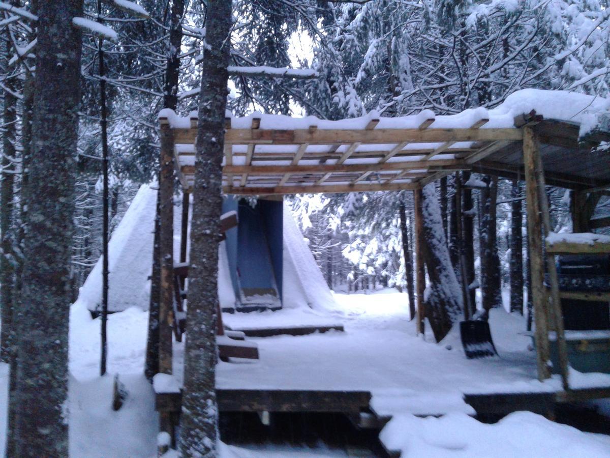 Willa Aux Tipis De La Riviere Sauvage Saint Romain Zewnętrze zdjęcie